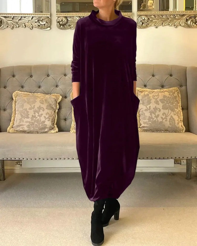 New slimming long dress with round neck.