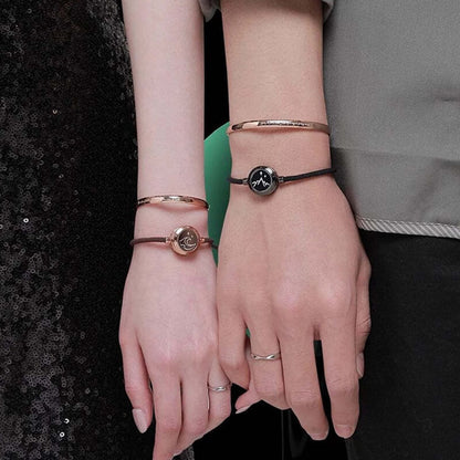 A pair of lover intelligent sensing bracelets